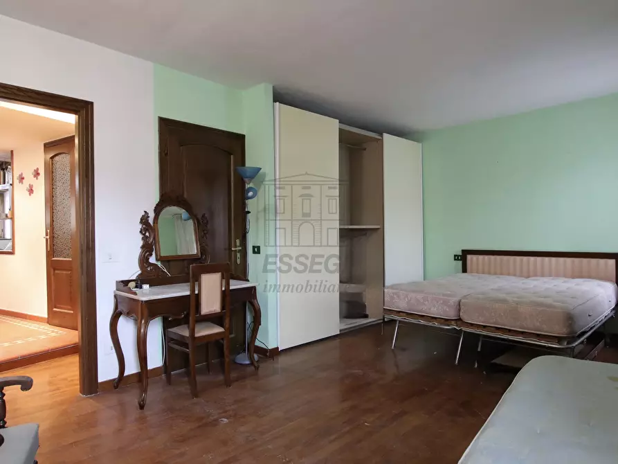 Immagine 10 di Appartamento in vendita  a Lucca