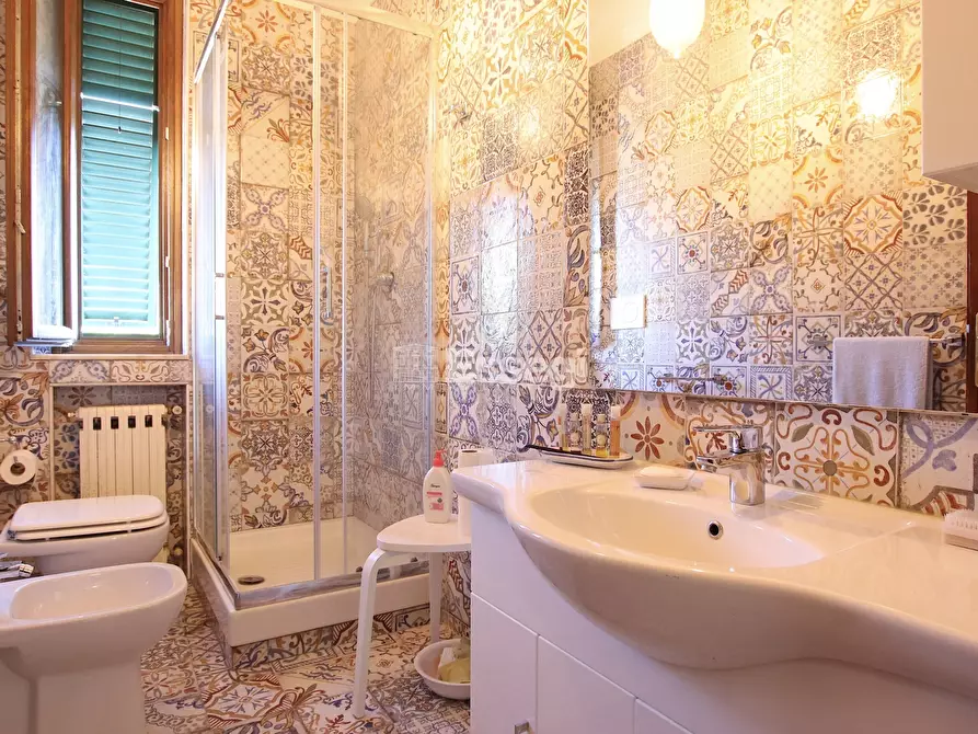 Immagine 13 di Villa in vendita  in Via Sarzanese 3542 a Lucca