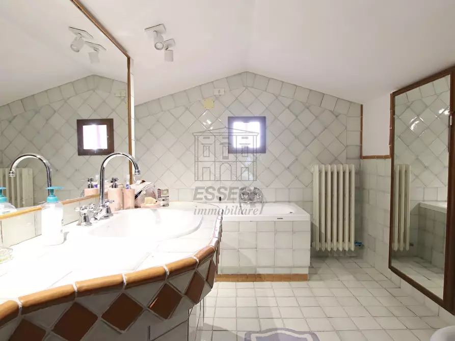 Immagine 31 di Rustico / casale in vendita  in Via Pieroni a Lucca