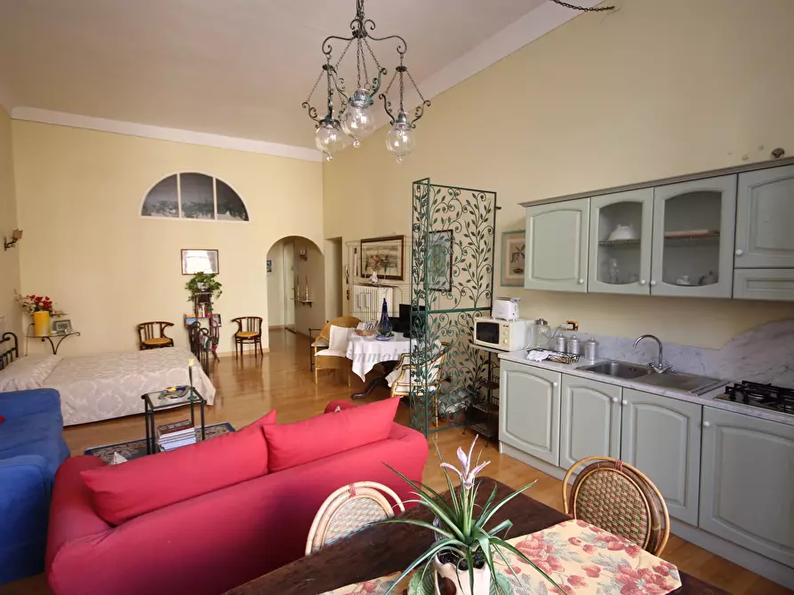 Immagine 12 di Appartamento in vendita  in piazza san frediano a Lucca