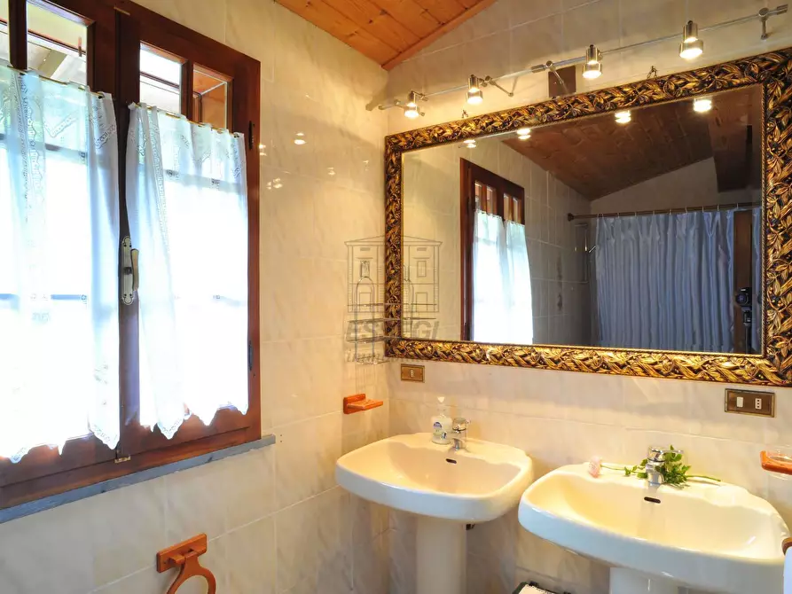 Immagine 21 di Rustico / casale in vendita  in SP1 a Pescaglia