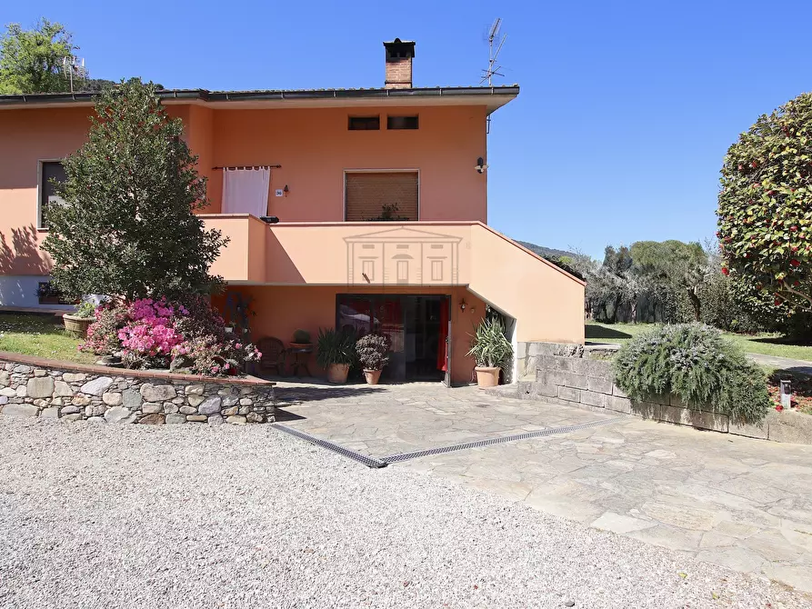 Immagine 60 di Villa in vendita  in Via Comunale Campolungo 51 a Lucca