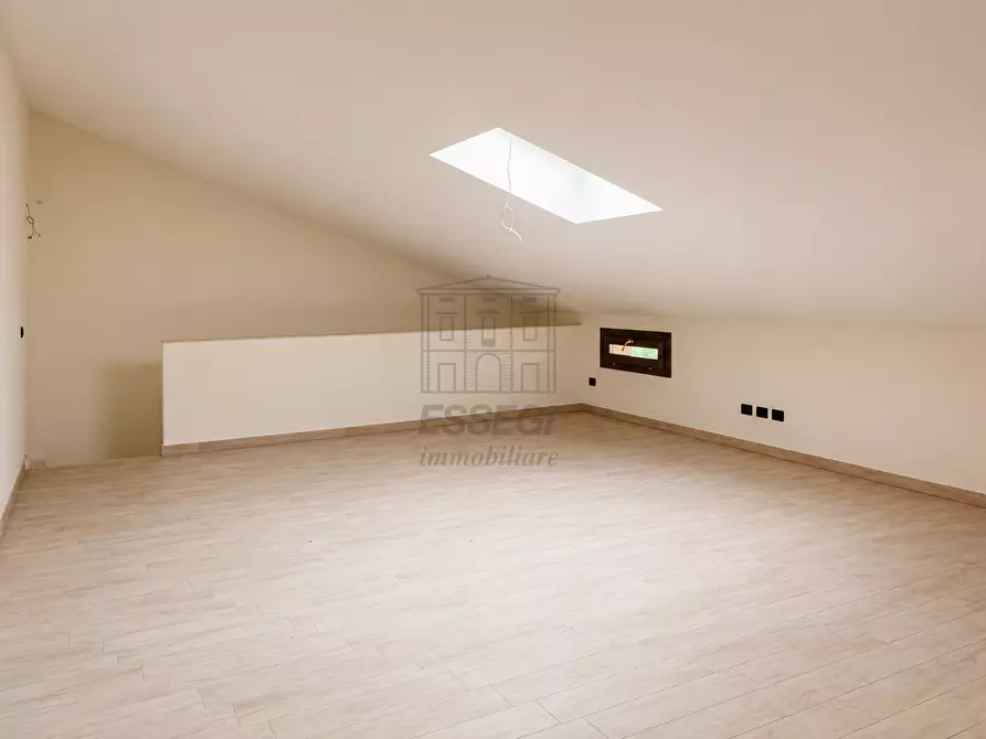 Immagine 10 di Villetta a schiera in vendita  in Via delle Querce 939 a Lucca