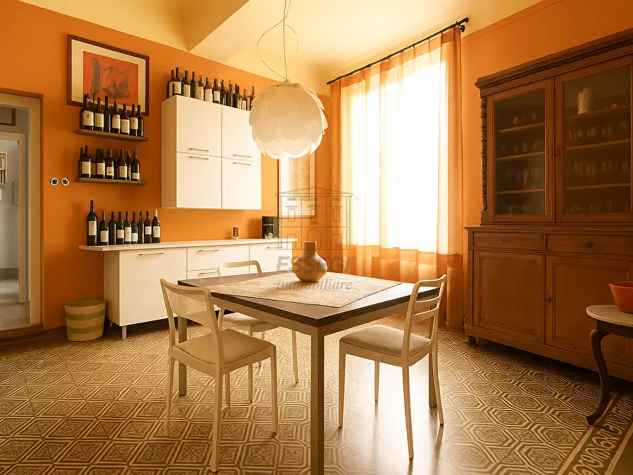 Immagine 3 di Appartamento in vendita  in Piazza San Michele 5 a Lucca