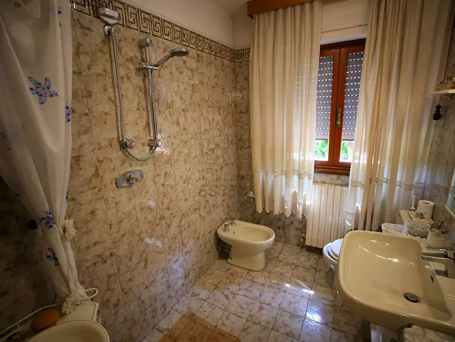 Immagine 26 di Villa in vendita  in Via della Chiesa XI 568 a Lucca