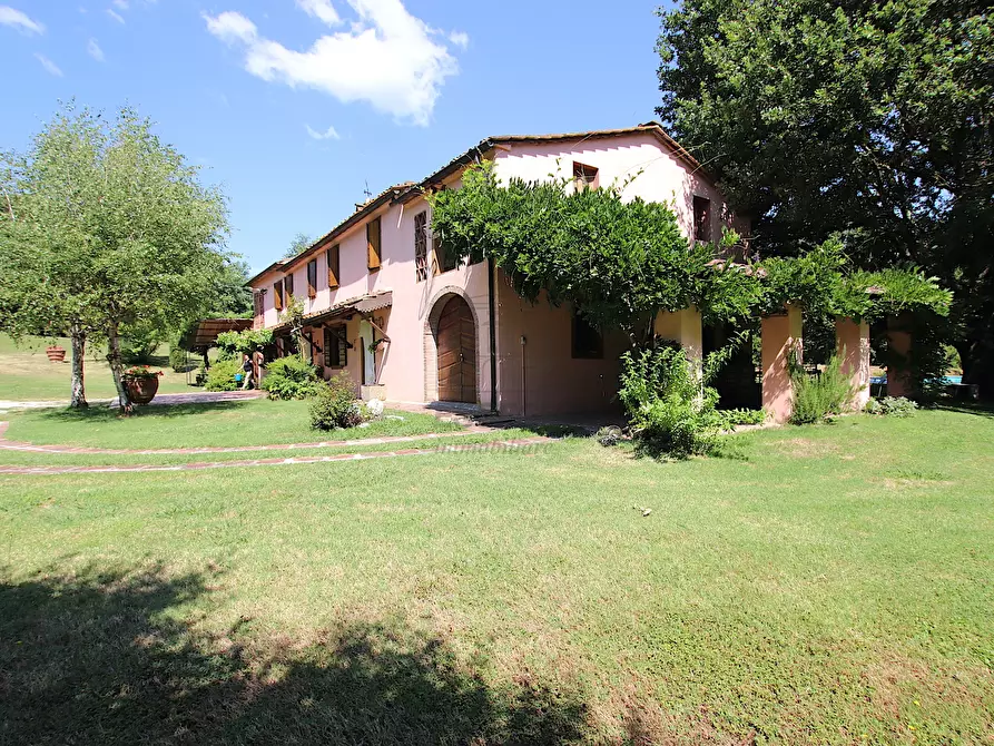 Immagine 1 di Rustico / casale in vendita  in Via della Chiesa di Gragnano a Lucca