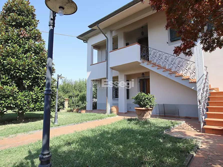 Immagine 1 di Villa in vendita  in Via del Parco 49 a Capannori