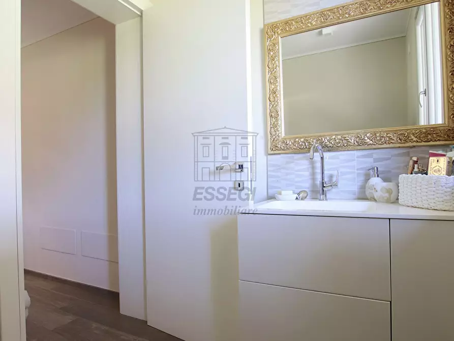 Immagine 29 di Villa in vendita  in Via di San Ginese a Capannori