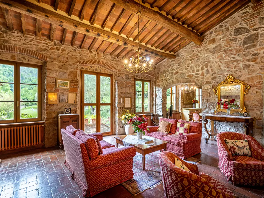 Immagine 31 di Villa in vendita  in via del maccennere a Lucca