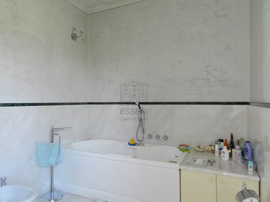 Immagine 18 di Villa in vendita  in Traversa II Via Vecchia Pesciatina 84 a Lucca
