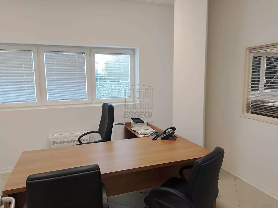 Immagine 6 di Attività artigianale in vendita  a Lucca