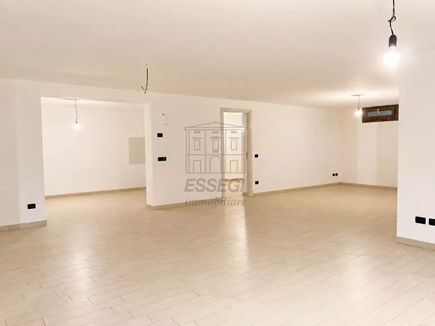 Immagine 11 di Villetta a schiera in vendita  in Via delle Querce 939 a Lucca