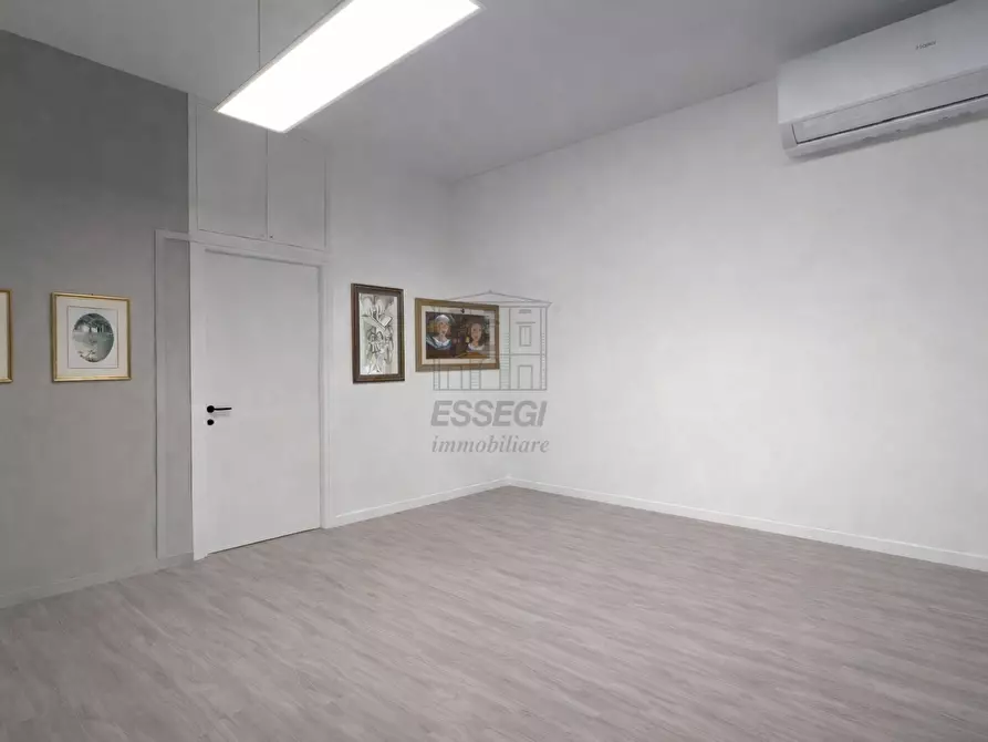 Immagine 10 di Attività artigianale in vendita  in Via Romana 315 a Lucca