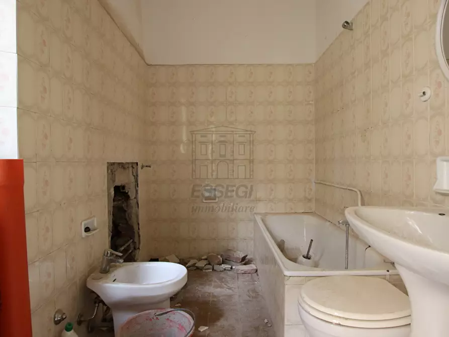 Immagine 10 di Appartamento in vendita  a Lucca