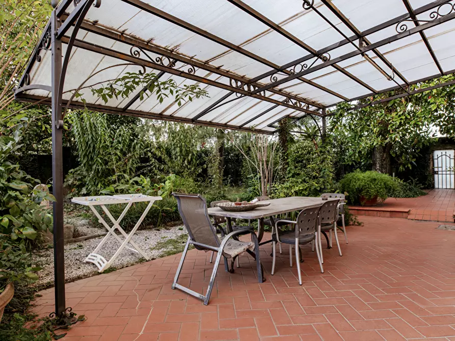 Immagine 8 di Villa in vendita  in Via della Santissima Annunziata 1622 a Lucca