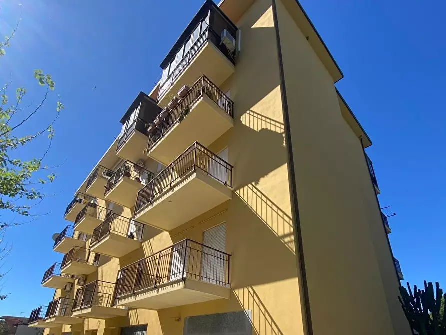 Immagine 1 di Pentalocale in vendita  in Viale Aldo Moro 15 a Bova Marina