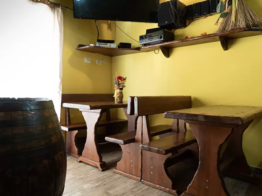 Immagine 8 di Locale commerciale in affitto  a Uta