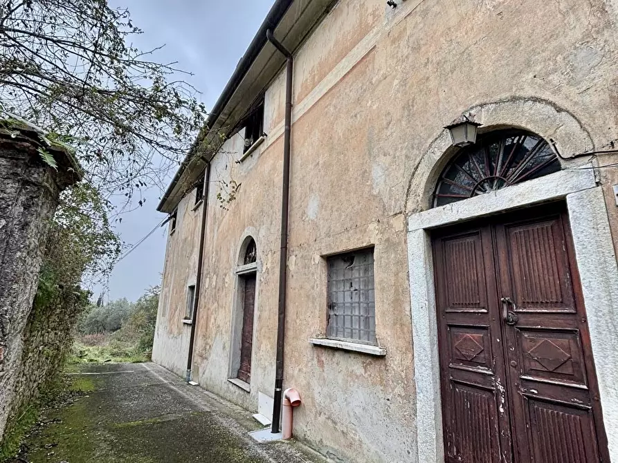 Immagine 1 di Villa in vendita  a Castelnuovo Magra