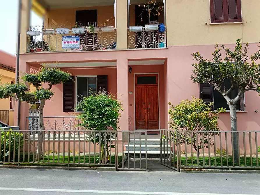 Immagine 3 di Casa semindipendente in vendita  a Ameglia