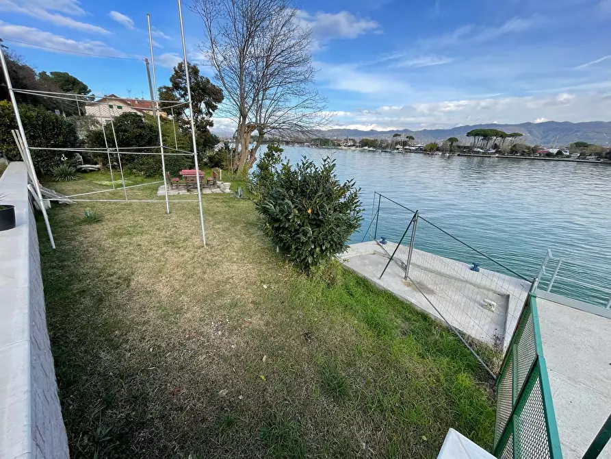 Immagine 5 di Casa indipendente in vendita  a Ameglia