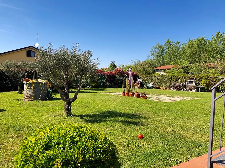 Immagine 18 di Villa in vendita  a Sarzana