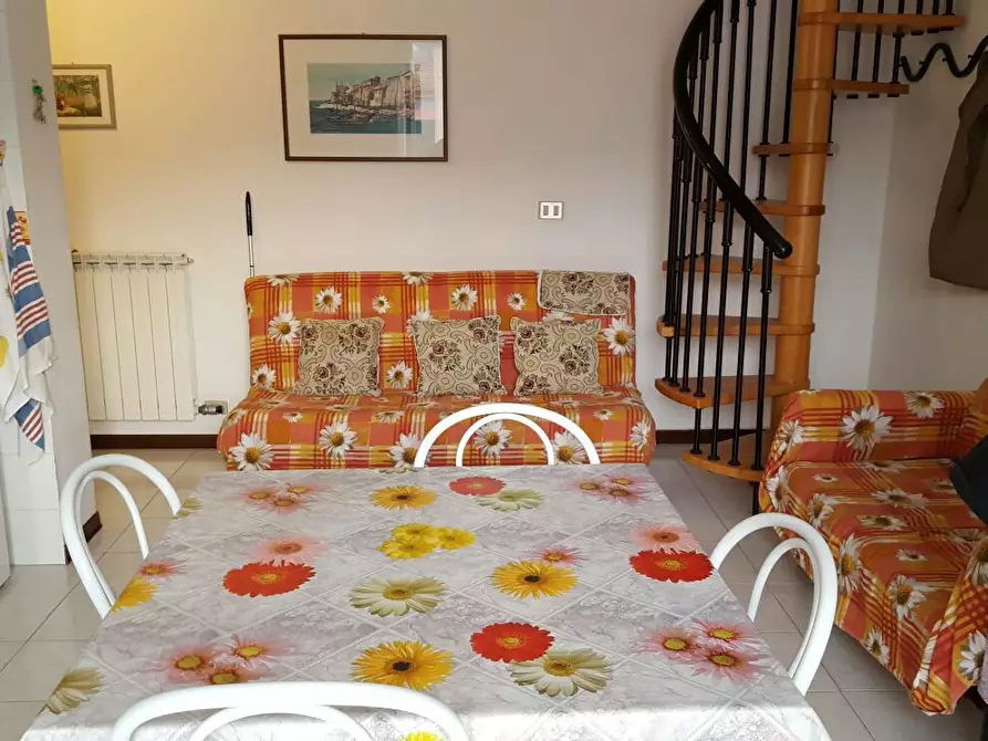 Immagine 2 di Bilocale in vendita  a Ameglia