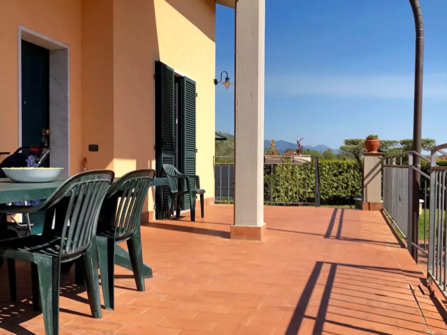 Immagine 2 di Villa in vendita  a Sarzana
