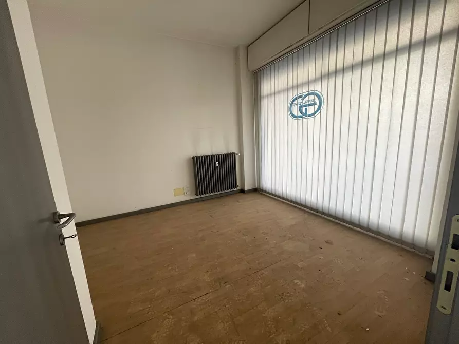 Immagine 14 di Locale commerciale in vendita  in Piazzale Giotto 46 a Perugia