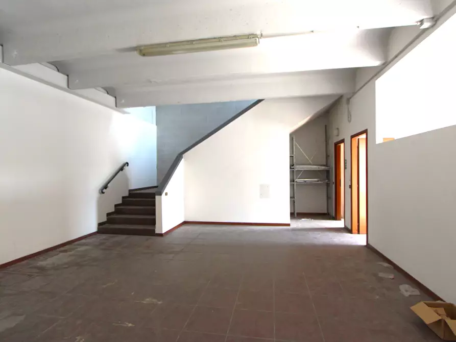 Immagine 6 di Showroom in affitto  in Via Muzza a Valsamoggia