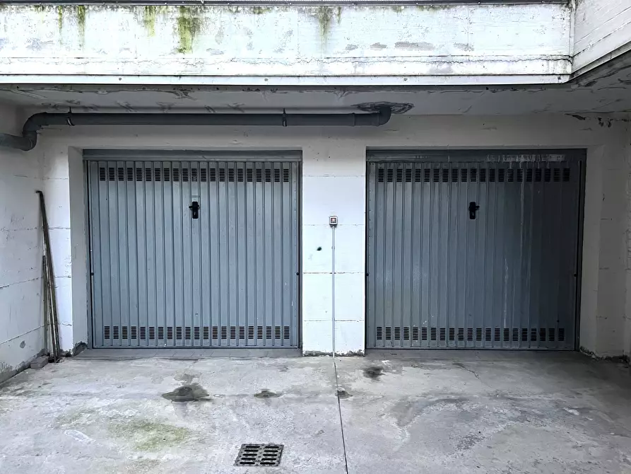 Immagine 3 di Garage in vendita  in Via Castelfranco a Valsamoggia