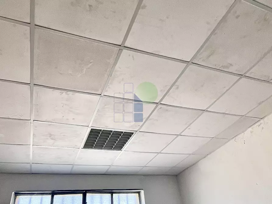 Immagine 21 di Attività artigianale in vendita  in Via Grotta delle Fate 89 a Livorno