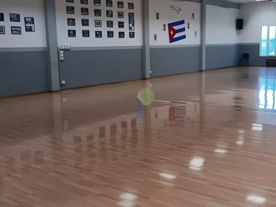 Immagine 2 di Attività artigianale in vendita  in Viale Giacomo Leopardi 41 a Livorno