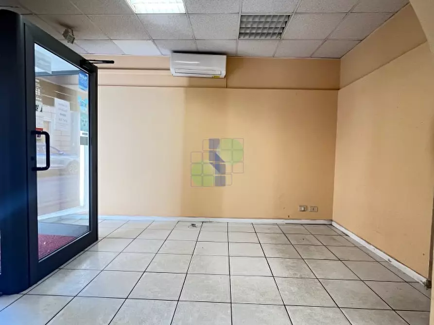 Immagine 3 di Locale commerciale in vendita  in Corso Giuseppe Mazzini 208 a Livorno