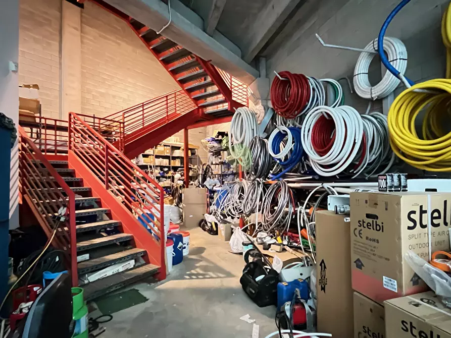 Immagine 11 di Attività artigianale in vendita  in Via Cimarosa 191 a Livorno