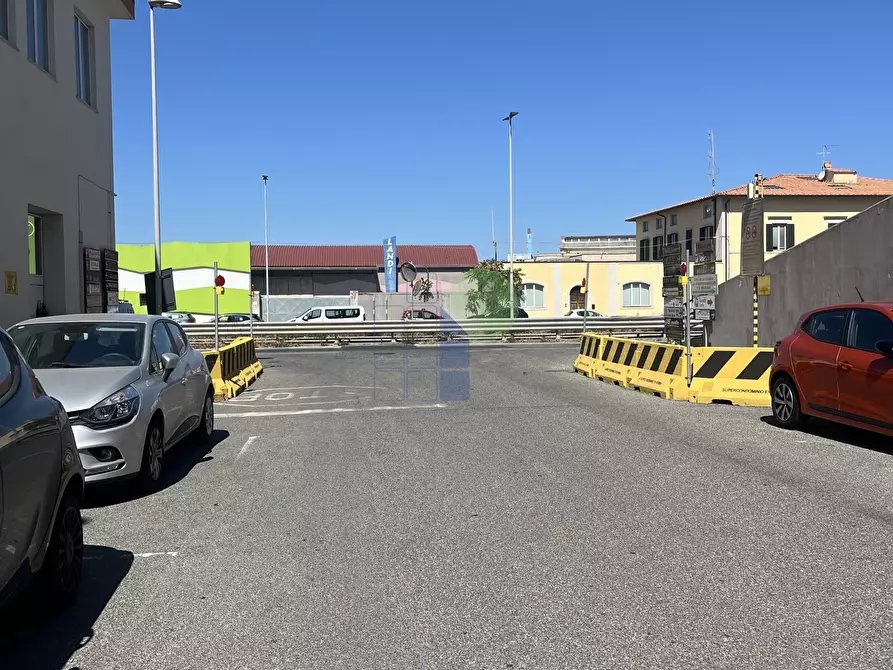 Immagine 2 di Capannone industriale in vendita  in Via delle Cateratte 55 a Livorno
