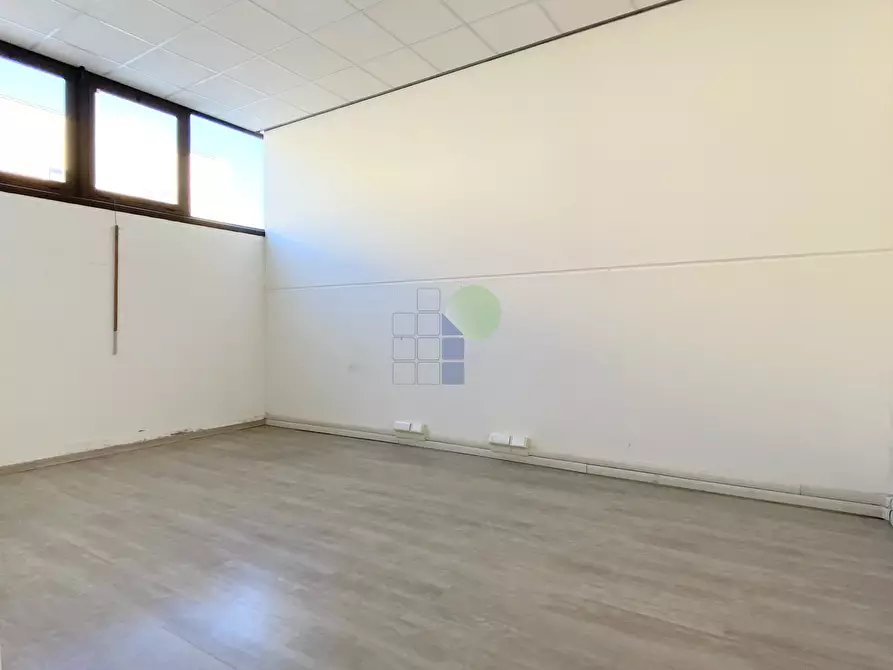Immagine 8 di Attività artigianale in affitto  in Via dell' Artigianato 45 a Livorno
