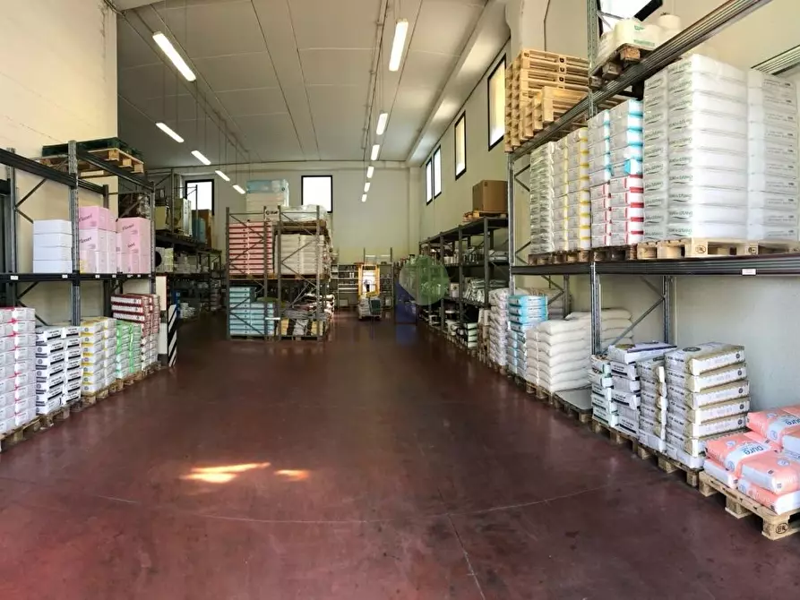 Immagine 3 di Attività artigianale in affitto  in Via Provinciale Pisana 111 a Livorno