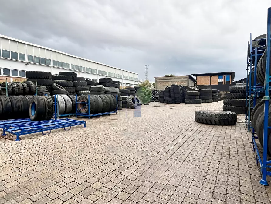 Immagine 4 di Capannone industriale in affitto  in Via Ugione 53 a Livorno