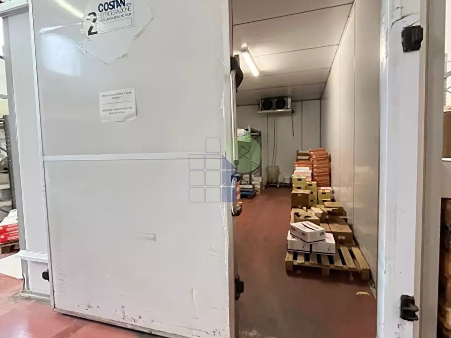 Immagine 29 di Attività artigianale in affitto  in Via Provinciale Pisana 111 a Livorno