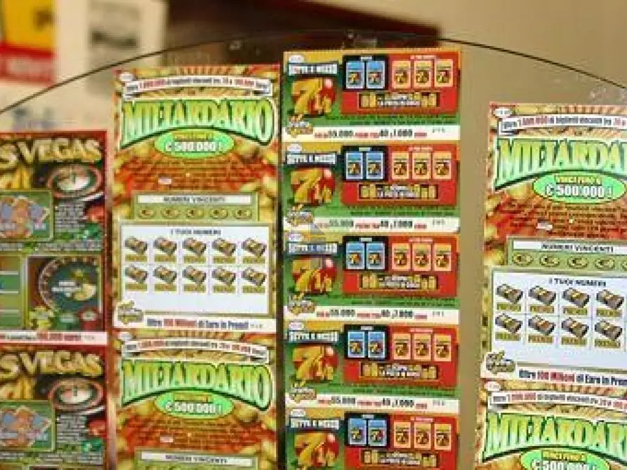 Immagine 3 di Tabaccheria in vendita  in Via Mondolfi a Livorno