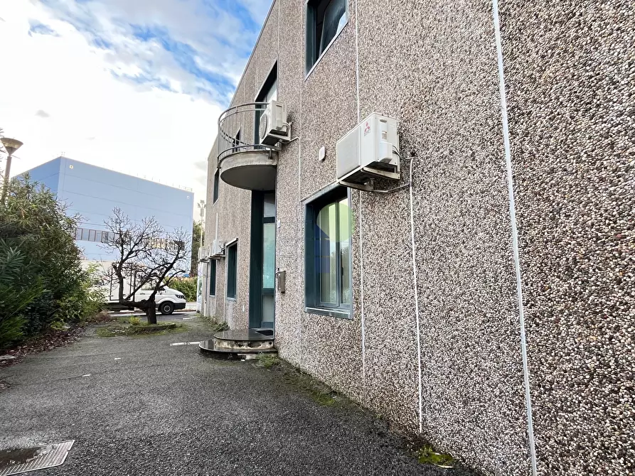 Immagine 22 di Attività artigianale in affitto  in Via Provinciale Pisana 111 a Livorno