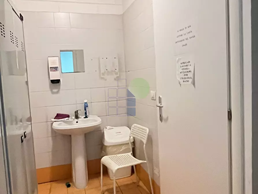 Immagine 33 di Attività artigianale in vendita  in Via  Cimarosa 55 a Livorno