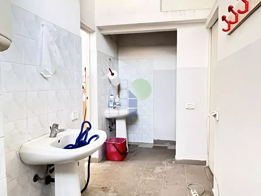 Immagine 34 di Attività artigianale in vendita  in Via Grotta delle Fate 89 a Livorno