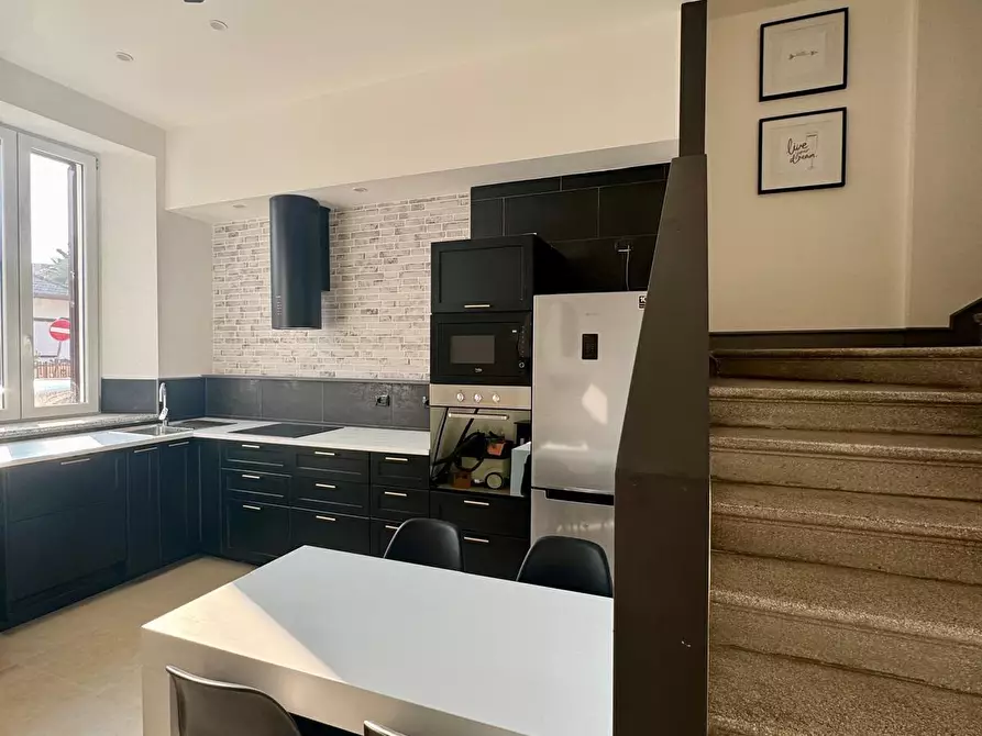 Immagine 6 di Pentalocale in affitto  a Arona