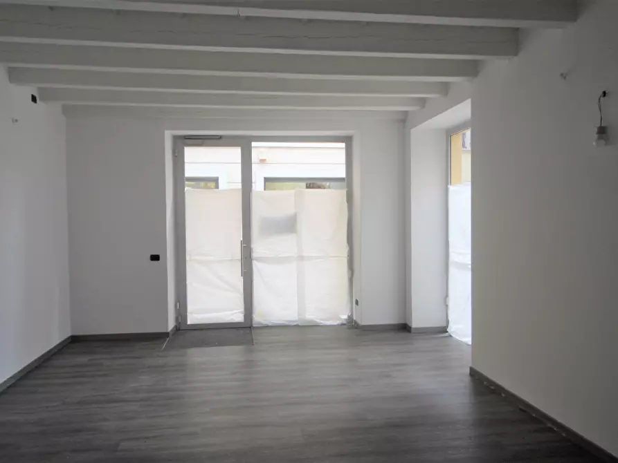 Immagine 1 di Capannone industriale in affitto  in Viale Marconi 1 a Arona