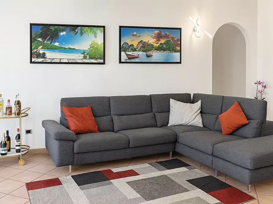 Immagine 2 di Trilocale in vendita  in Via Torino 11 a Arona