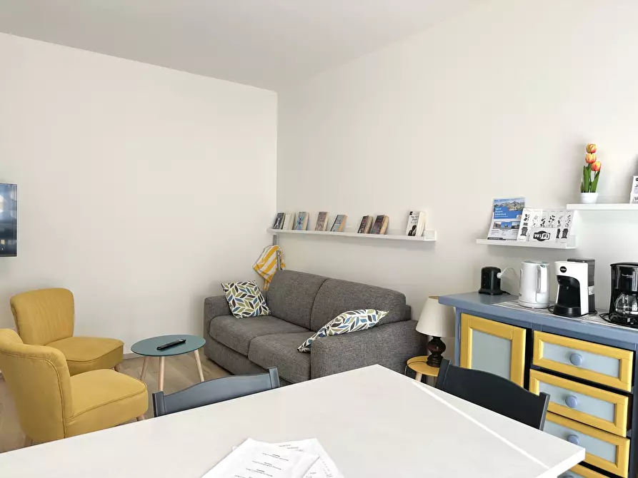 Immagine 3 di Trilocale in affitto  in Via XXV Aprile 1 a Arona