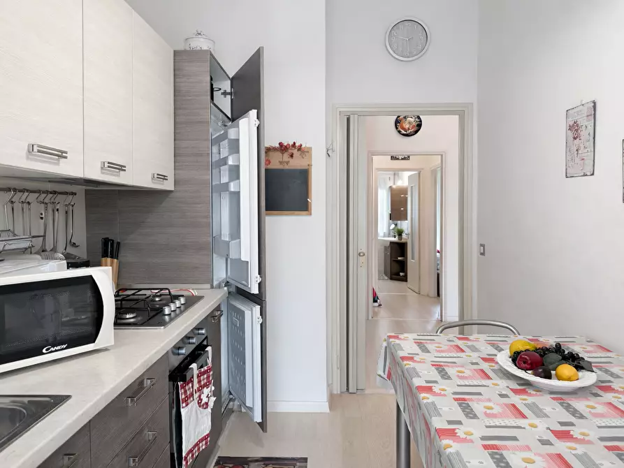 Immagine 10 di Bilocale in affitto  a Arona