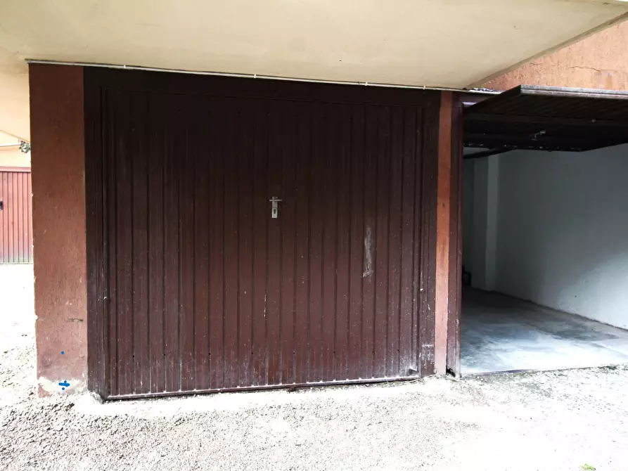 Immagine 1 di Garage in vendita  in Via Broggi 1 a Arona