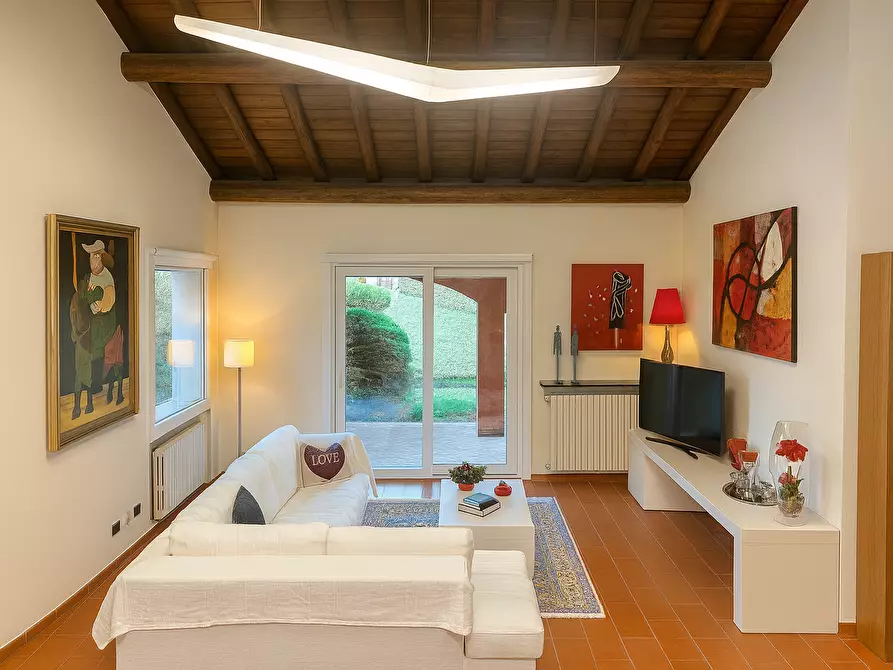 Immagine 10 di Villa in vendita  in Via Madonna della Motta 1 a Dormelletto